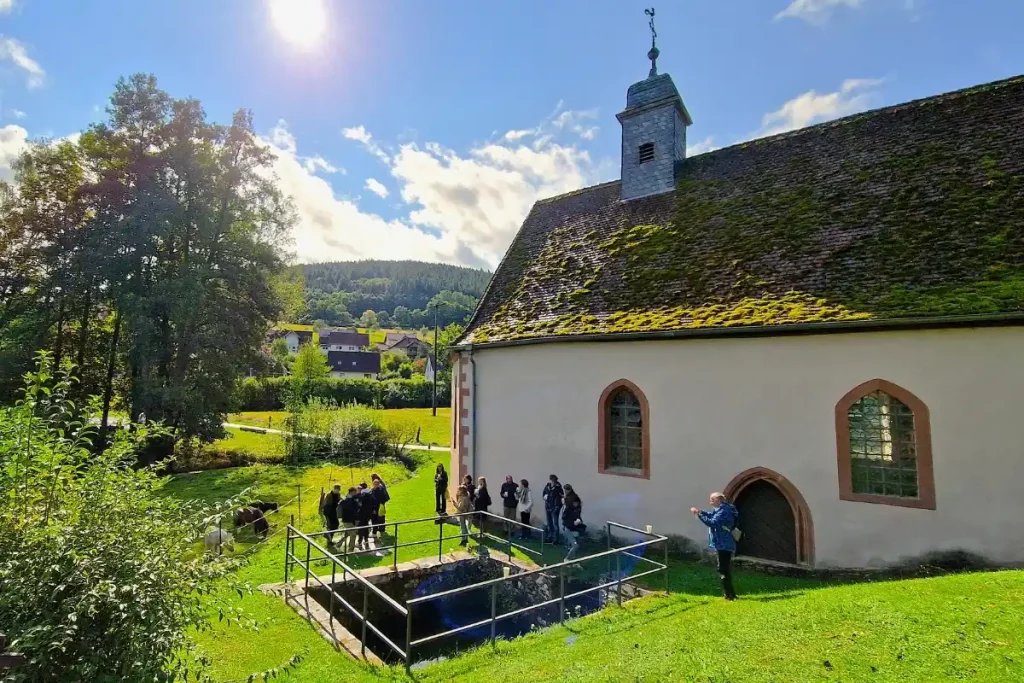 GEA Italia zu Besuch_geomantische Erkundungen in Amorsbrunn in der Nähe von Miltenberg_deutsch-italienische Kooperation