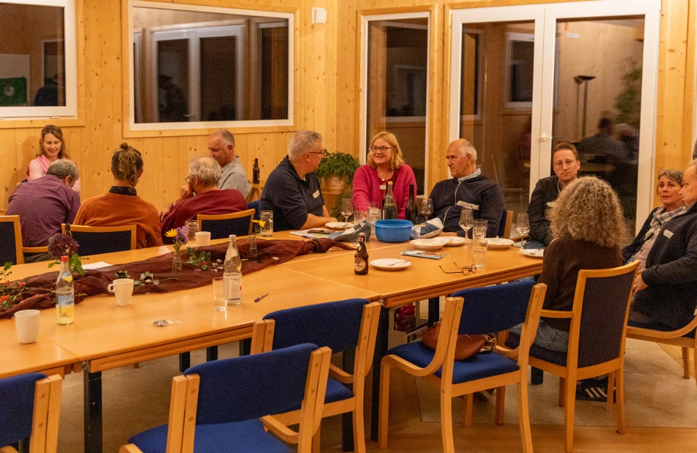 Miteinader bei der 2. PARTI beim Forschungskreis in Waldbrunn-Waldkatzenbach_Rutengänger-Austausch