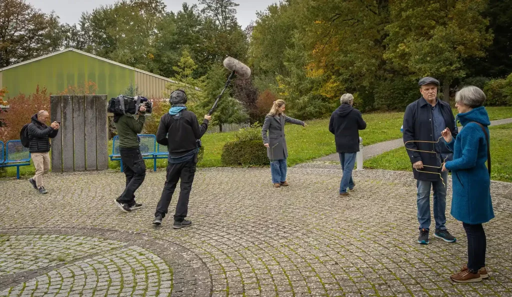 Der SWR ist dabei beim Wünschelrutengehen lernen.